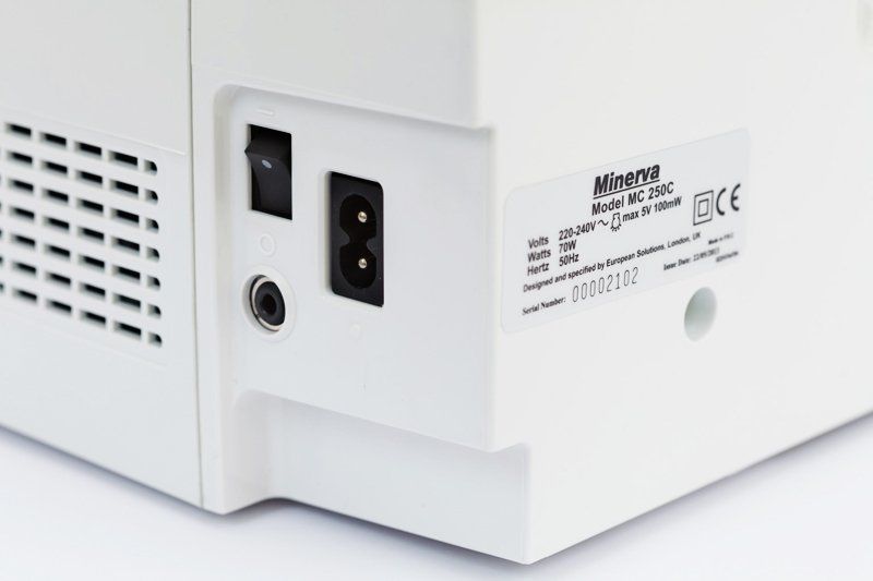 Швейная машина МИНЕРВА MC 250C, компьютеризированная, 70Вт, 197 шв.оп., петля автомат, белый + серый MC250C фото
