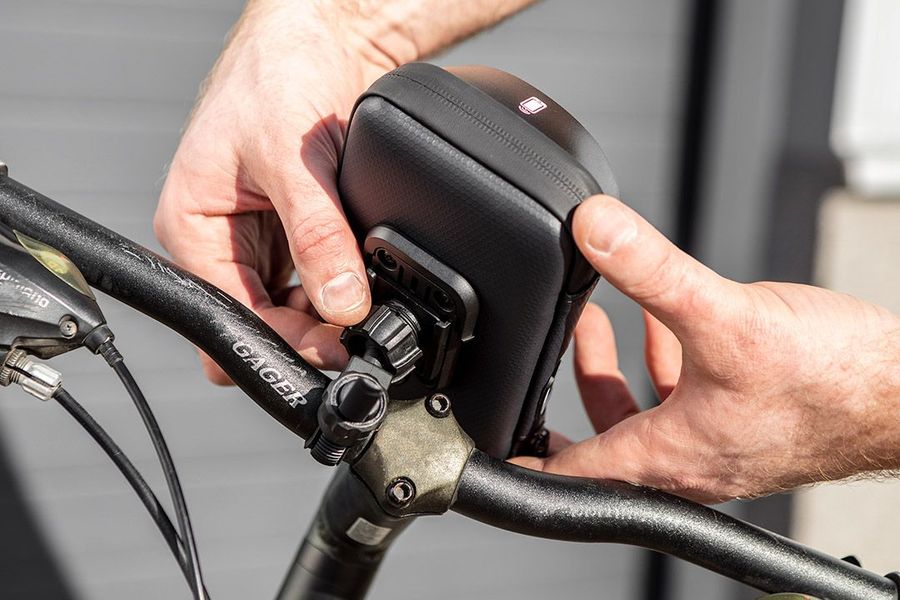 Сумка велосипедна Neo Tools з тримачем для смартфона до 6", водонепроникна, чорний (91-001) 91-001 фото