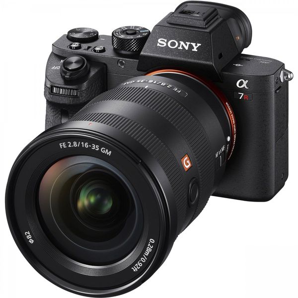 Объектив Sony 16-35mm f / 2.8 GM для NEX FF (SEL1635GM.SYX) SEL1635GM.SYX фото