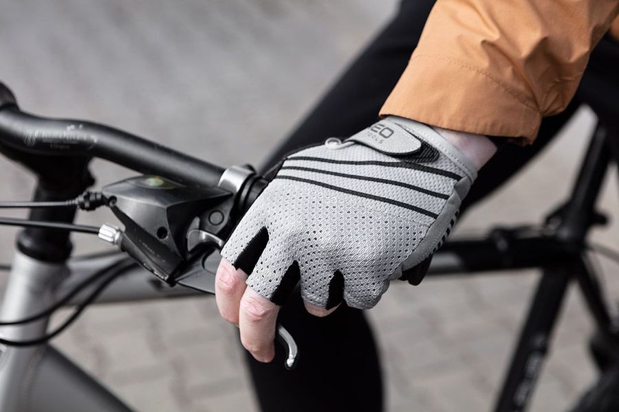 Перчатки велосипедные Neo Tools, синтетическая кожа, противоскользящие, антивибрационные набивки, р. XL, белый (91-016-XL) 91-016-XL фото