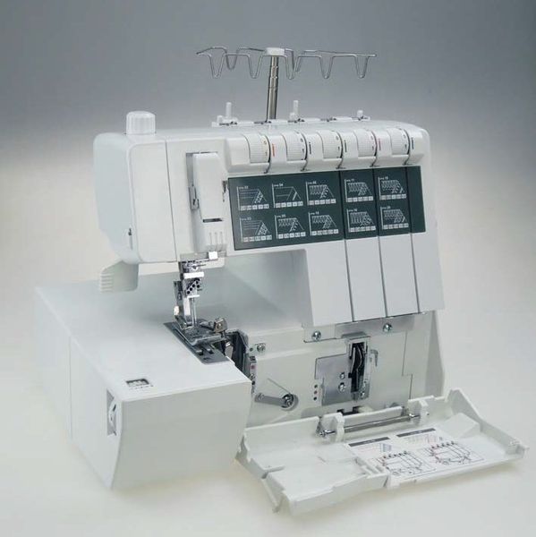 Коверлок MINERVA M4000CL, 120Вт, 20 оп., (5, 4, 3, 2-х ниткові шви), білий M4000CL фото