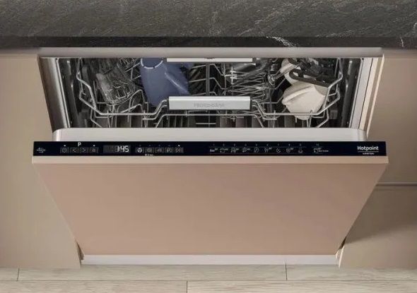 Посудомийна машина Hotpoint вбудовувана, 15компл., A+++, 60см, дисплей, 3й кошик, білий HM742L фото