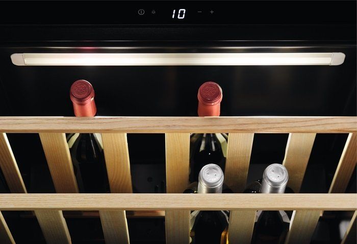 Холодильник Electrolux вбуд. для вина, 45x60х56, полок - 2, зон - 1, бут-18, ST, чорний+нерж KBW5X фото