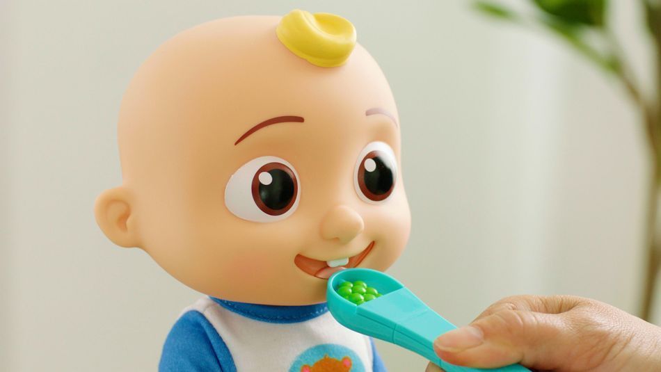 Інтерактивна іграшка CoComelon Deluxe Interactive JJ Doll Джей Джей зі звуком (CMW0058) CMW0058 фото