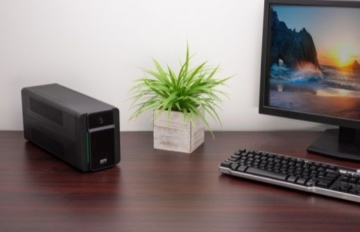 Источник бесперебойного питания APC Easy UPS 900VA/480W, 4xC13 (BVX900LI) BVX900LI фото