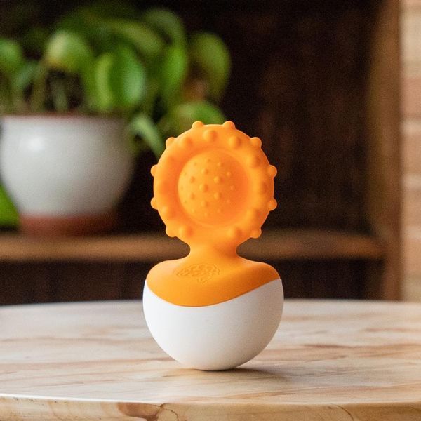 Прорізувач-неваляшка Fat Brain Toys dimpl wobl помаранчевий (F2172ML) F2172ML фото