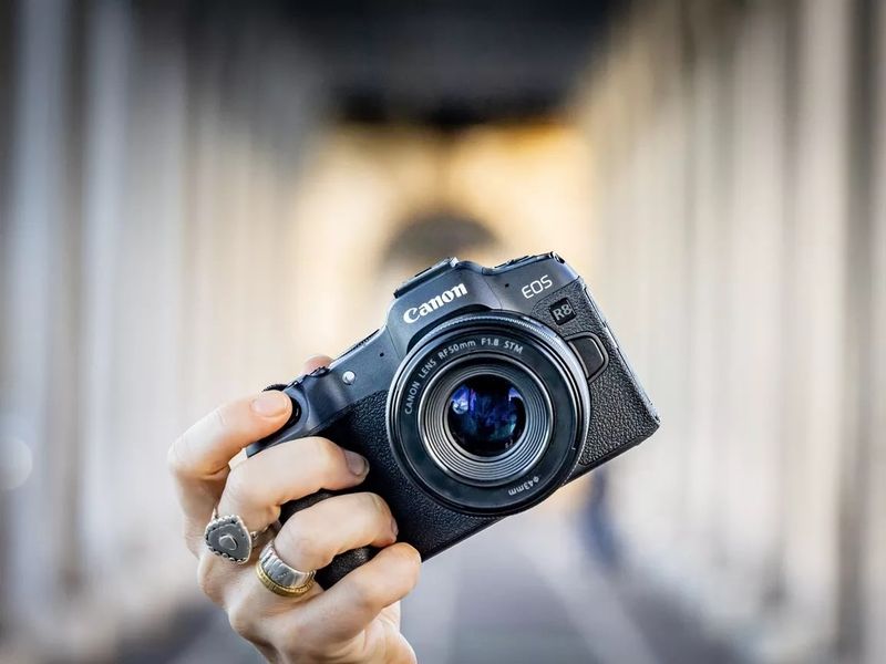 Цифр. фотокамера Canon EOS R8 + RF 24-50mm f/4.5-6.3 IS STM (5803C016) 5803C016 фото