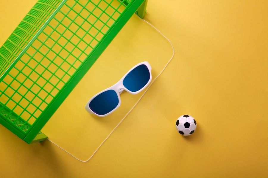 Детские солнцезащитные очки Koolsun бело-голубые серии Sport (Размер: 6+) (SPWHSH006) KS-SPBLSH006 фото