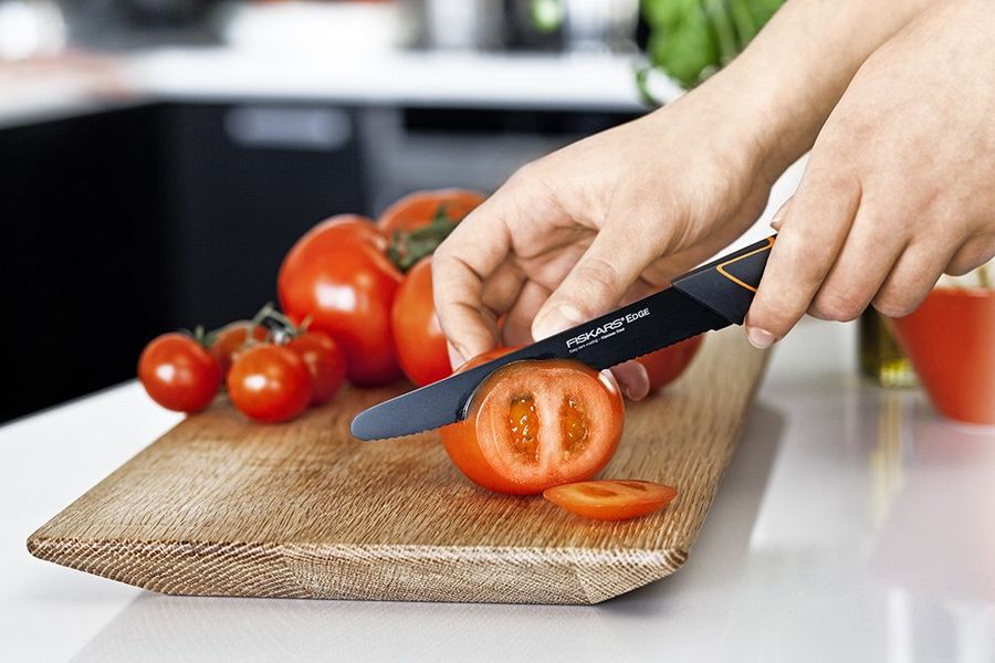 Кухонний ніж для томатів Fiskars Edge, 13,3 см (1003092) 1003092 фото