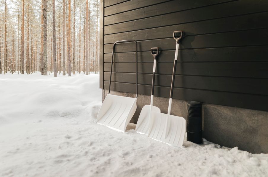 Лопата для снега Fiskars White, 131см, 1.4кг (1052521) 1052521 фото