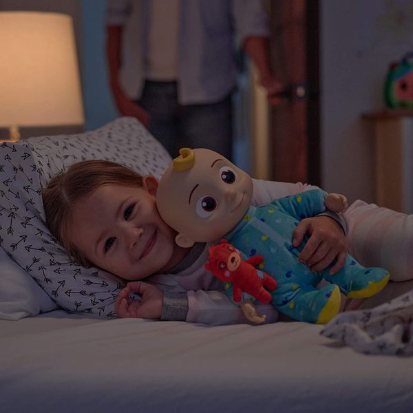 М’яка іграшка CoComelon Roto Plush Bedtime JJ Doll Джей Джей зі звуком CMW0016 CMW0016 фото