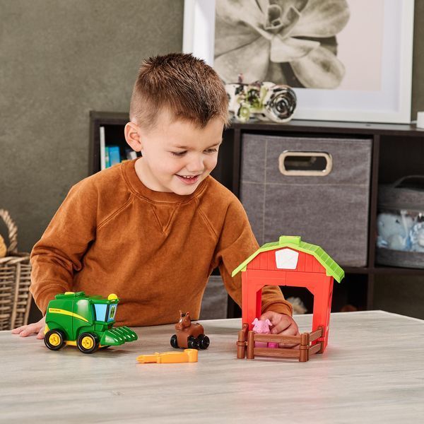 Игровой набор-конструктор John Deere Kids Собери трактор с загоном (47210) 47210 фото