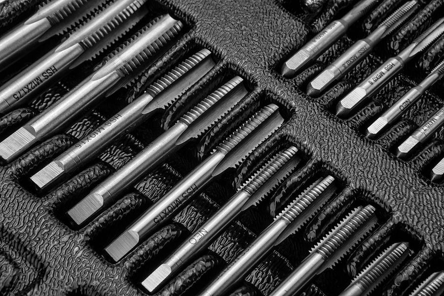 Плашки та мітчики Neo Tools, набір 31шт, M3-M12 84-246 фото