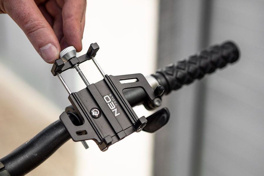 Держатель смартфона Neo Tools для велосипеда, алюминиевый, диапазон 5.5-9.5см 91-000 фото