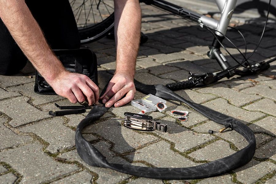 Набор для ремонта велосипеда Neo Tools, 15 предметов, сумка из полиэстера 1680D, 23x15x6см 91-013 фото
